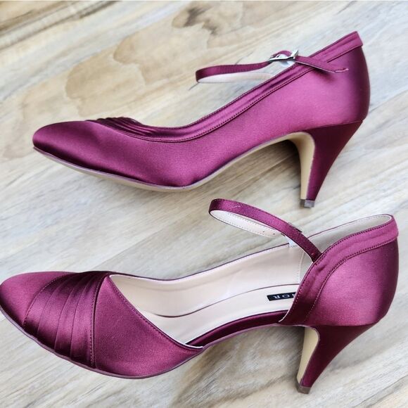 🩵NWOB Burgundy Satin Ankle Strap Kitten Heels Size 8 - Picture 10 of 14